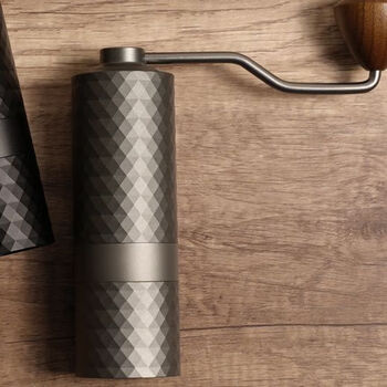 Boomerang bean grinder hand-cranked coffee bean grinder home hand-brewed espresso coffee grinding device ready to grind black seven-star titanium plated