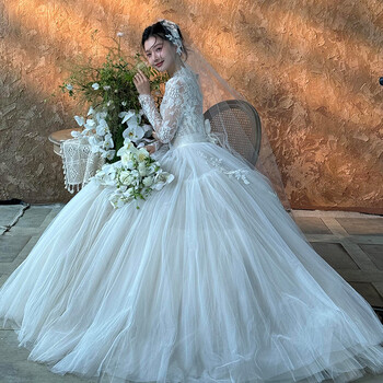 Season long-sleeved wedding dress autumn and winter french lace retro light dress 2025 new bride texture forest style going out main yarn white tail wedding dress strap 2xl