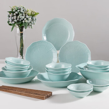 Songfa porcelain relief 28-head ceramic underglaze colored bowls and plates complete set of tableware for housewarming gifts household dishes set gift box