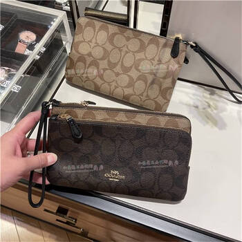 Coach coach coin purse double zipper large coach women's small purse clutch bag can be placed on the wrist light brown with black brown high and low zippers large