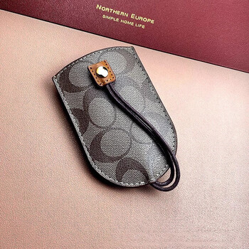 Chinese valentine's day gift with the same style p donglai multifunctional key bag new men's and women's fashion retro leather car antique brown