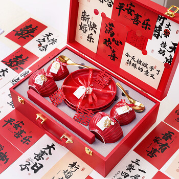 The creative pig wedding gift is given to the newlyweds, the bride, newlyweds and engaged, practical high-end tableware for the wedding of best friends, sisters, friends, wooden gift box, perfect red gift box