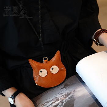 Kangaroo (kangaroo) vegetable tanned cowhide cute cartoon cat retro halter neck coin purse key bank card earphone storage bag light brown