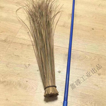 Splendens splendens big broom sweeping yard broom courtyard road cement road property sanitation worker cleaning sweeping broom round street broom (wooden pole)