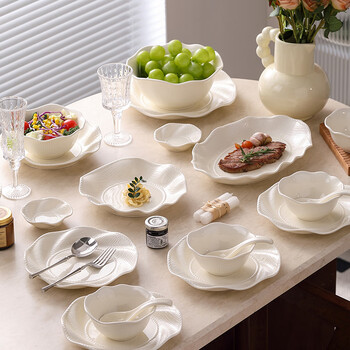 2025 new curved edge cream style bowls and plates tableware set for household high-looking ceramic bowls and chopsticks as a move-in gift for a new home fabric curved edge-four people milk white 26-piece set