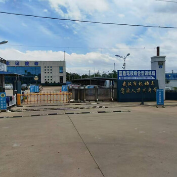 Testing wuhan blue shield driving school’s manual transmission vip full-week class for one person and one car