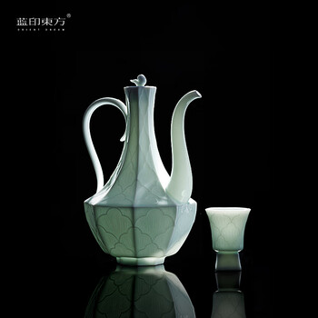 Blue printed oriental jingdezhen ceramic national color and heavenly fragrance wine set hand-carved shadow celadon song style pot for home use national color and heavenly fragrance-lingyun 300ml wine bottle