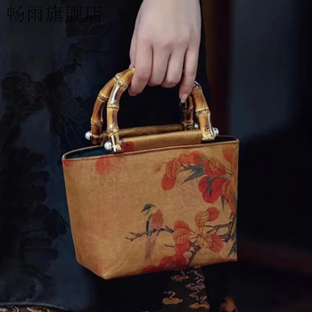 The bag design that chuang jingyi chooses to wear with the cheongsam is xiangyunsha bamboo cheongsam handbag, new chinese style, retro hanfu, bamboo handle hand without