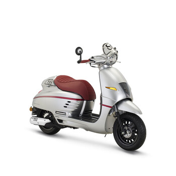 Peugeot motorcycles’ new fourth generation django caferacer 150cc retro scooter, shiny silver