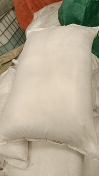 White cat low soap laundry detergent