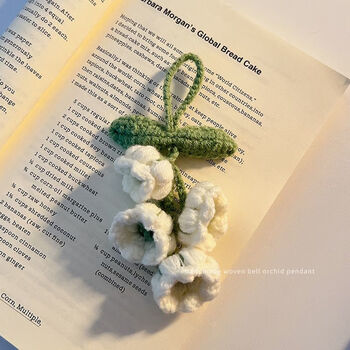 School bag pendant hand-woven knitted lily of the valley flower girls backpack small pendant 2025 car keychain birthday gift 4-head lily of the valley white