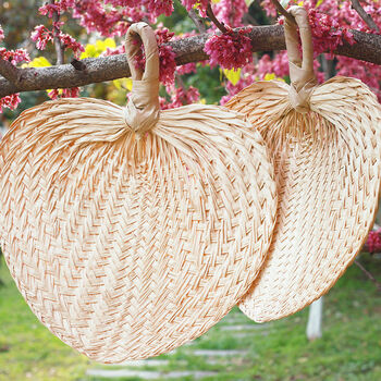 Hand-cranked palm leaf large cattail fan, hand-woven summer cattail leaf baby rattan fan, banana fan, old-fashioned household extra-large handmade cattail fan, 2 pieces, about 37cm wide