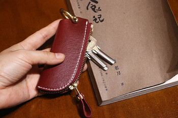 Premium welfare vegetable tanned cowhide handmade men's car key bag copper women's zipper key bag car key bag durable dark red