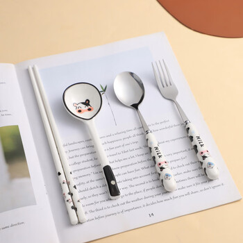 Huanjin high-looking chopsticks, spoons and forks set, cute tableware for girls, strawberry ceramic spoons, chopsticks, portable tableware, cow four-piece set, portable storage box, high-quality ceramics