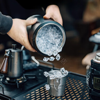 Magic dou shenghuo ice bucket outdoor camping large capacity cooling ice bucket storage ice cube insulation bucket household insulation box 1.9l black ice bucket long-lasting cold storage + durable insulation