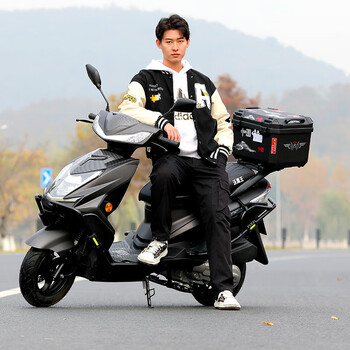 Jilang's new 125c super eagle scooter, motorcycle, xunying shangling, fuel-fueled national iv efi vehicle, can be registered, black, old standard carburetor version, no certificate, no ticket