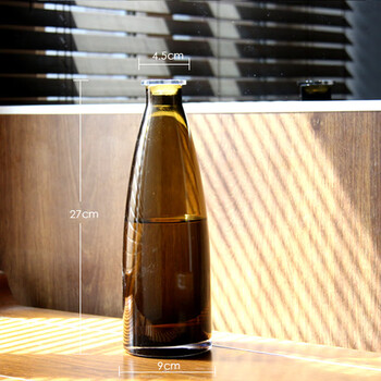 Qian muen artificially blown colored glass water bottle, fashionable and cool water bottle, juice bottle, amber water bottle with lid 1ml