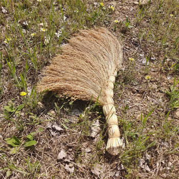 Stone seedling broom, stone seedling broom, traditional rural kang sweeper, car sweeping board, high quality, good