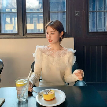 Playboy (playboy) french mesh splicing three-dimensional flower knitted bottoming shirt for women in autumn and winter slim sweater with unique and beautiful top picture color s