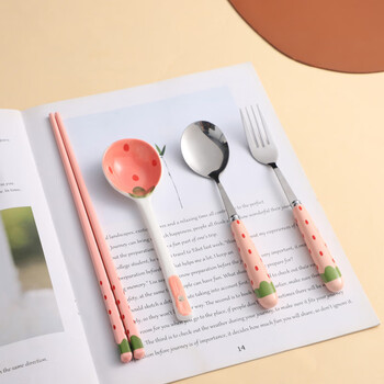 Ye yu's good-looking girl's heart-loving tableware set strawberry ceramic spoons and chopsticks portable cute tableware strawberry four-piece set household high-quality pottery without storage box