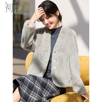 Chushen autumn and winter fur coat women's fashionable v-neck short coat that covers the flesh and looks slim s54d069