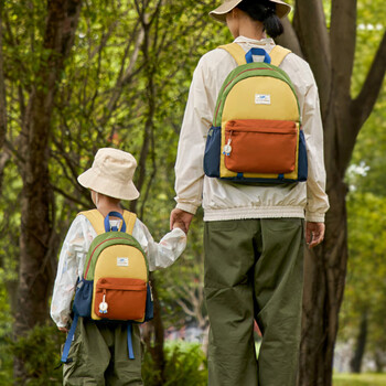 Xingxi kindergarten school bag boys and girls elementary school backpack lightweight hiking travel spring and autumn study backpack small single bag (green and orange contrast color)