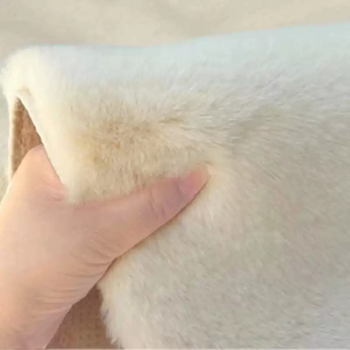 Yusenyi plush carpet ins nordic style bedroom bedside bay window floor mat wool window decoration cushion cushion off-white (imitation rabbit plush) 40x40 cm - thick - dense