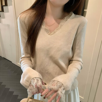 Yu zhaolin (yuzhaolin) knitted bottoming shirt for women french v-neck temperament lace splicing pure desire autumn and winter new long-sleeved inner sweater