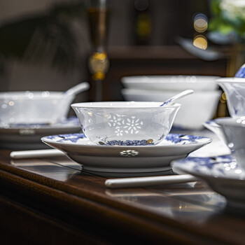 Fuyu jingdezhen ceramic tableware set for moving into a new home, high-looking exquisite porcelain tableware, light luxury and high-end sense huaman tableware set 36 pieces