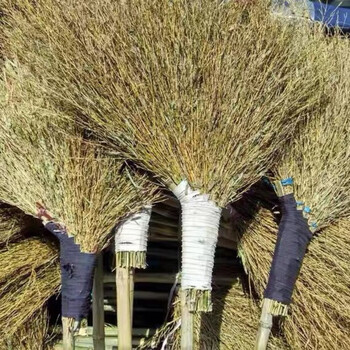 Old-fashioned sanitation broom for home courtyard, durable, new sweeping road clearance broom, outdoor thickened small bamboo, cloth strip bamboo pole, 1.5 meters high and 0.7 meters wide