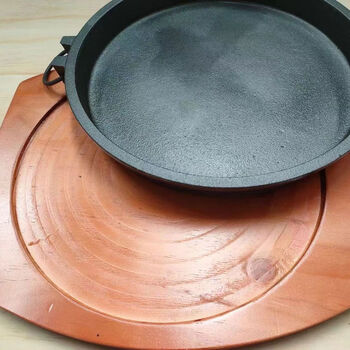 Large cast iron barbecue plate 3640 cm round grill pan commercial large iron plate boss falls in love with fish iron plate 40cm iron plate + wooden board complete set