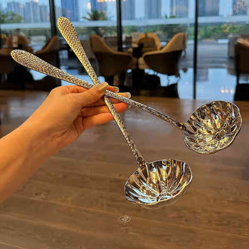 Kawashimaya (kawasimaya) exports to germany 316 stainless steel large soup spoon colander hammer pattern long handle lotus leaf shape large soup serving spoon long handle hammer pattern lotus leaf soup spoon + colander