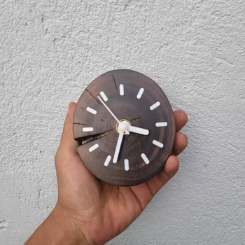 Solid wood silent refrigerator clock, personality, simple retro clock, kitchen timer, creative clock, refrigerator magnet, magnetic clock, old color white bar scale