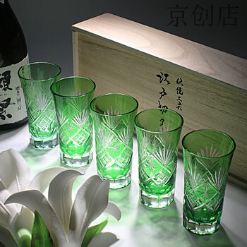 Clcey is suitable for japanese-style clear cups, one-cup glass cups, hand-carved japanese edo kiriko craftsmanship, 5 small daisies green wooden box set for home use