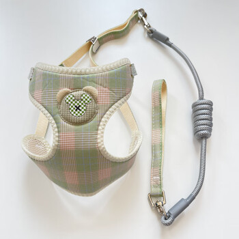 Shijanu's texture is super good. bold dog vest-type traction rope. household pets go out to adjust the chest and back-type traction rope. bear green + 1.2m round rope. s size recommended 3-10 catties.
