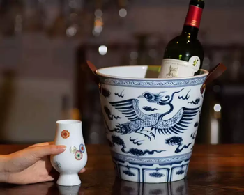 Yusen recalls jingdezhen ceramic ice bucket blue and white dragon pattern phoenix ice bucket iced whiskey red wine drink champagne white wine imitation yuan blue and white phoenix pattern ice bucket