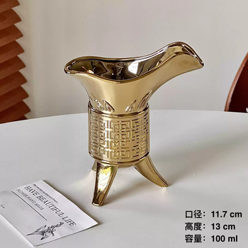 Fantasy and high-end gold bottle, antique imperial cup, ancient wine glass, creative antique cup, household wine glass, three-legged cup, golden cup, imperial cup 100ml