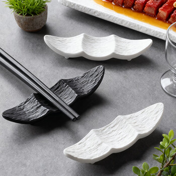 Yushangzhenpin black and white style chopstick holder chopstick holder ceramic high-end household ornaments chopstick holder exquisite chopsticks spoon holder cutlery holder fast holder rock pattern crescent chopstick holder black*2+white*2
