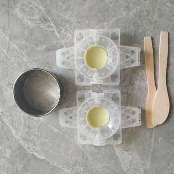 The shopkeeper’s dumpling-making artifact is an electric small dumpling machine, a fully automatic small household new dumpling machine special tool machine, patented 02 type medium size 2 pieces + stuffing pick 2 pieces + skin cutter