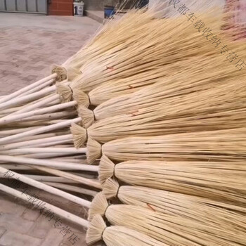 Splenden splendens large broom broom old-fashioned sanitation worker's yard outdoor broom broom collection cement floor splenden splendens broom old-fashioned sanitation worker's yard big broom outdoor broom broom collection water