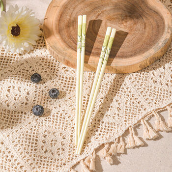 Dream of happiness green flower chopsticks set of five pairs with mold resistance and pattern two pairs of happy lily of the valley ceramic chopsticks