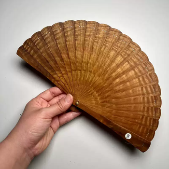 Yusenyi golden nanmu fan gloomy wood fan full of water waves ancient style summer fragrant wood fan chinese style mini folding fan portable 16cm red oil cloud pattern 882 one thing one shot daily use fan