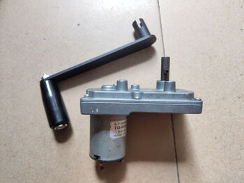 Dgy hand-operated generator 12v24v high-power dc generator dc reduction motor set experiment reduction generator + black plastic galvanized shaker random