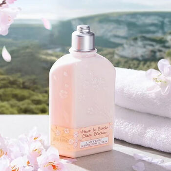 L'occitane glass l'occitane sakura body lotion shower gel shiny moisturizer 250ml autumn and winter moisturizing gift l'occitane 250ml body lotion