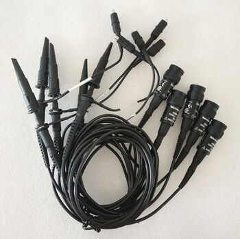 Second-hand tpp0200 tektronix oscilloscope probe function is normal and the color is good. physical picture of tpp0200tektronix is working normally and the color is good.