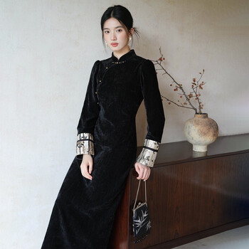 Chuchan yishi new chinese style national style improved cheongsam for women 25 autumn and winter new style black temperament slim slim retro oblique skirt dress ink gold s pre-sale