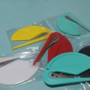 The phantom masking film cutter is small and portable and comes with magnets. one-handed operation. protective film cutting is easy to use and not expensive. five packs with magnets.