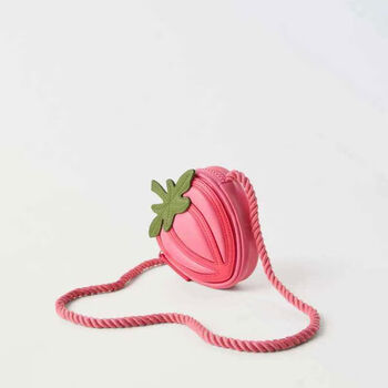Z's new children's strawberry cross-body bag, fashionable baby mini bag, travel girl's coin purse mobile phone bag, children's small strawberry cross-body bag in stock