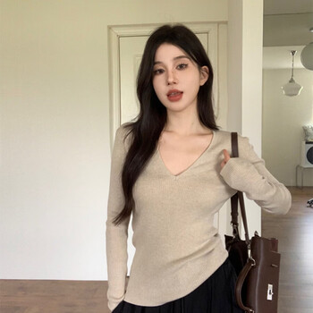 Angel mood american v-neck long-sleeved knitted bottoming shirt for women in autumn and winter with a slim-fitting sweater feel and versatile spring and autumn top trendy milk tea color s