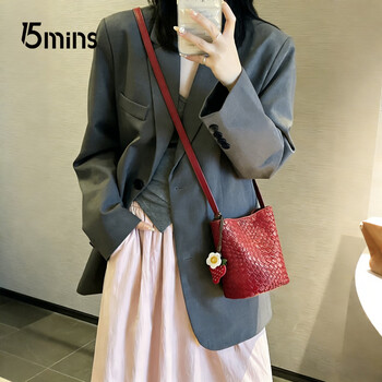 15mins bag 2025 new niche bucket bag woven fashion one-shoulder messenger bag lightweight girls bag new year’s eve gift